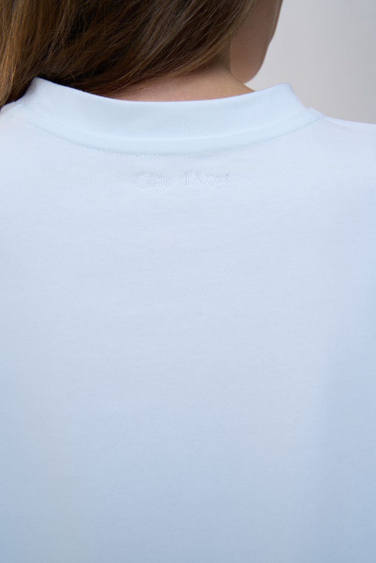 Футболка с вышивкой AZUR